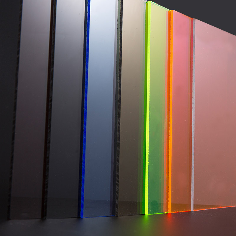 半透明のカラフルなアクリルシート